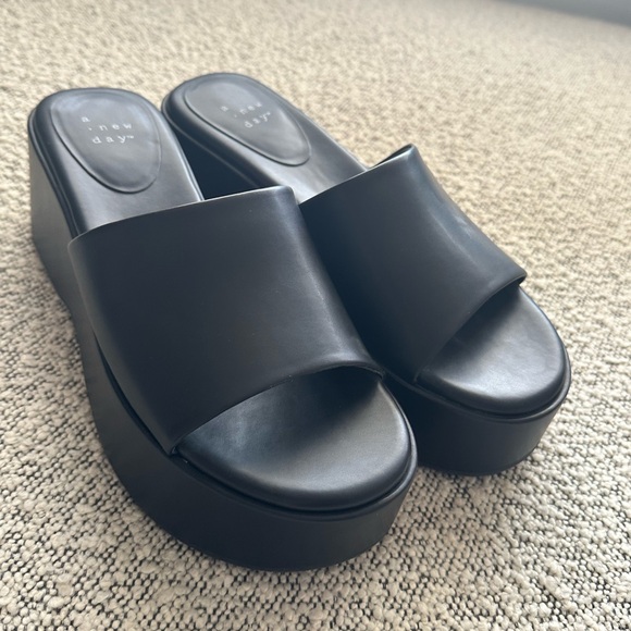 A New Day platform Sandals - Picture 2 of 3